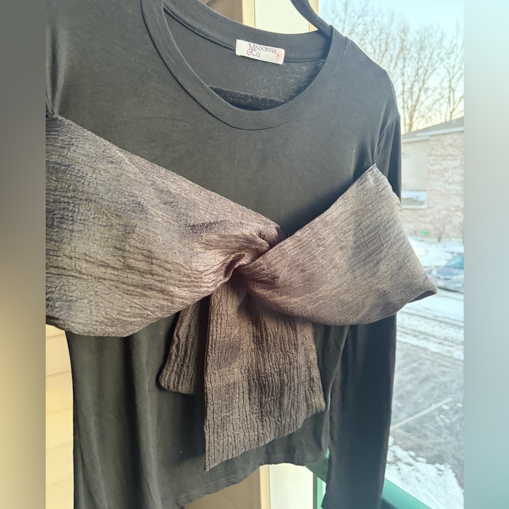 🆕 Madonna & Co Black Long Sleeve Top with Front Tie Bow Detail Size L Office - Picture 7 of 14